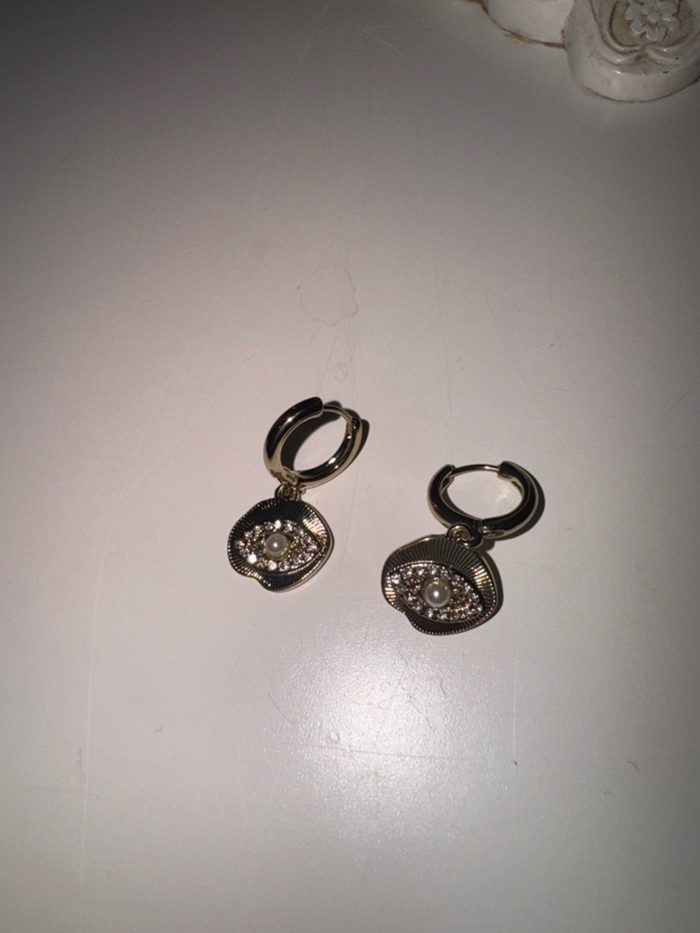 5/10$ Marlyn Schiff Gold and Pearl Drop Earrings